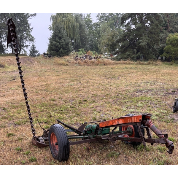 NEW IDEA SICKLE MOWER - 6 FOOT CUT