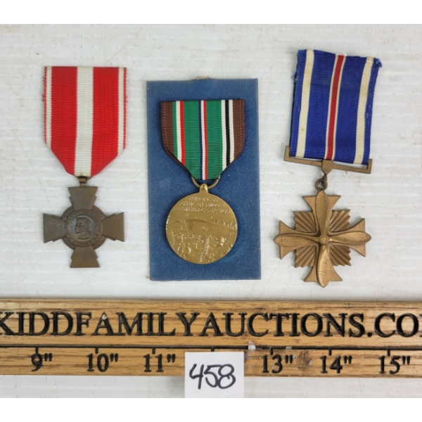 LOT OF 3 - US & FRANCE MEDALS - INCL DISTINGUISHED FLYING CROSS, CAMPAIGN & FRENCH CROSS OF VALOUR