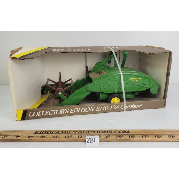 ERTL DIECAST 1940 JOHN DEERE 12A COMBINE MODEL