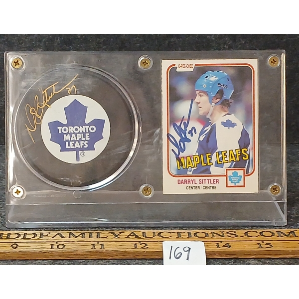 1980-1981 OPC NHL MAPLE LEAFS DARRYL SITTLER HOCKEY CARD & PUCK - AUTOGRAOHED