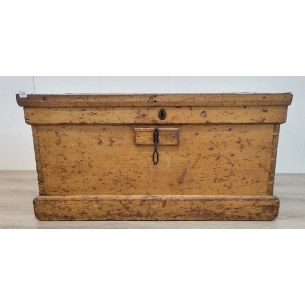 PINE DOVE-TAILED BLANKET CHEST