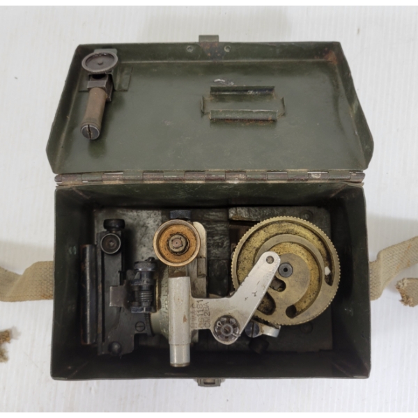 WWII INDIRECT SIGHT & BOX - FOR VICKERS