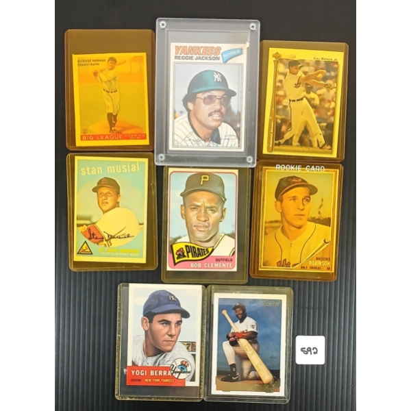 LOT OF 8 - 1977 REGGIE JACKSON BASEBALL CARDS