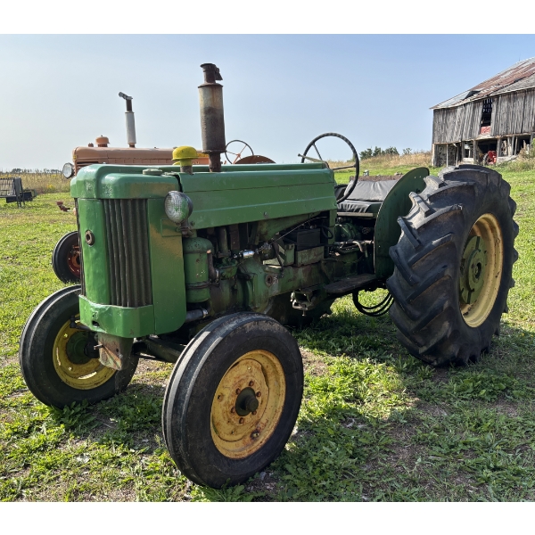 JOHN DEERE TRACTOR MODEL 420-U