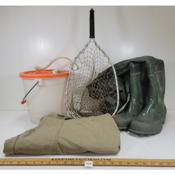LOT OF 5 - COLUMBIA MEN'S LONG SLEEVE, NOKIA MEN'S WADERS & FISHING NETS