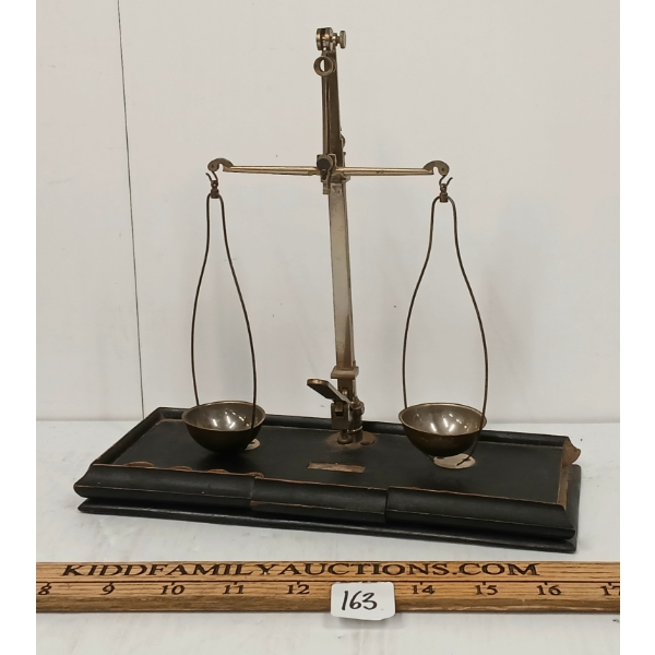 DOUBLE-PAN APOTHECARY SCALE - BRASS - C. LATE 19TH CENTURY
