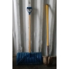 Image 2 : LOT OF 2 - GARDEN & SNOW SHOVELS