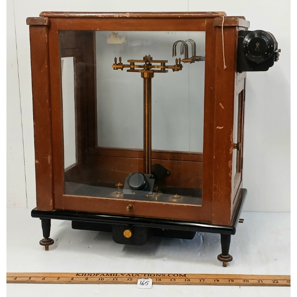 PHARMACEUTICAL BALANCE SCALE - STRANTON INTRUMENTS LTD MODEL A.D.2.- BRASS - C. VICTORIAN ERA