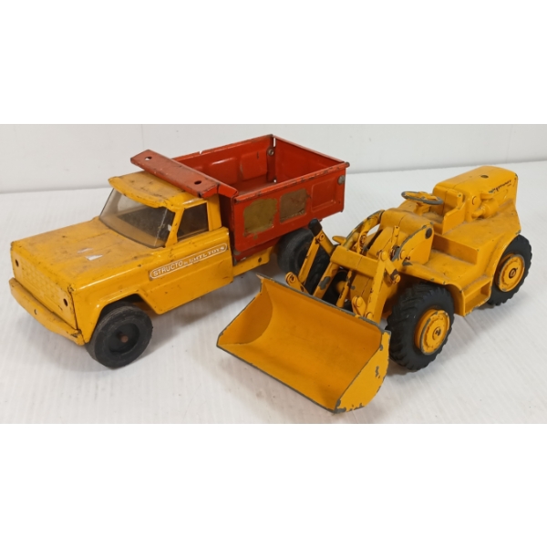 LOT OF 2 - CATERPILLAR & STRUCTO TOYS CONSTRUCTION VEHICLES