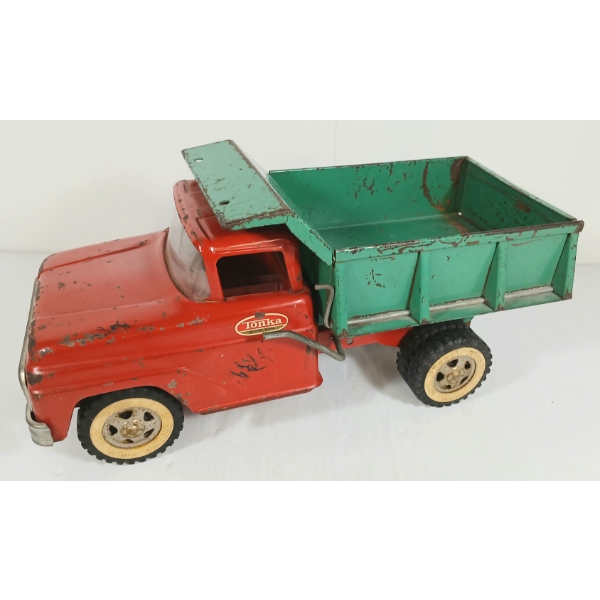 TONKA PRESSED STEEL DUMP TRUCK