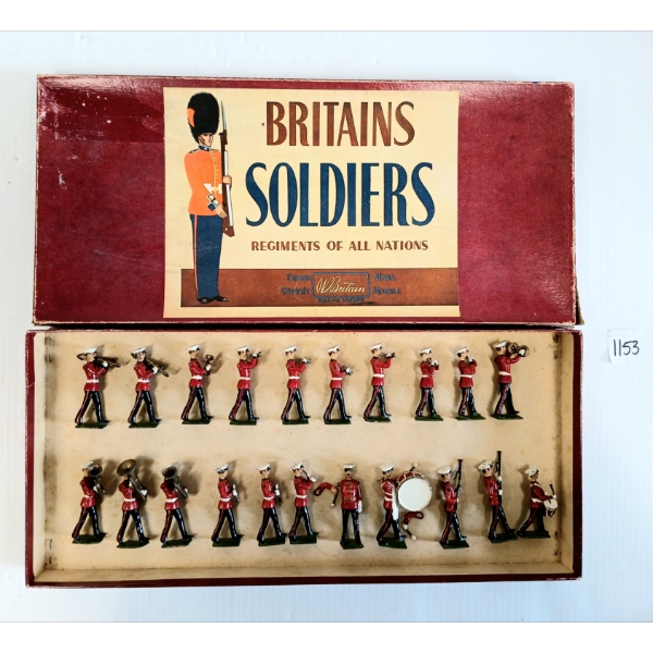 BRITAINS SOLDIERS LEAD FIGURES - NO. 2036 QUEEN'S ROYAL REGIMENT