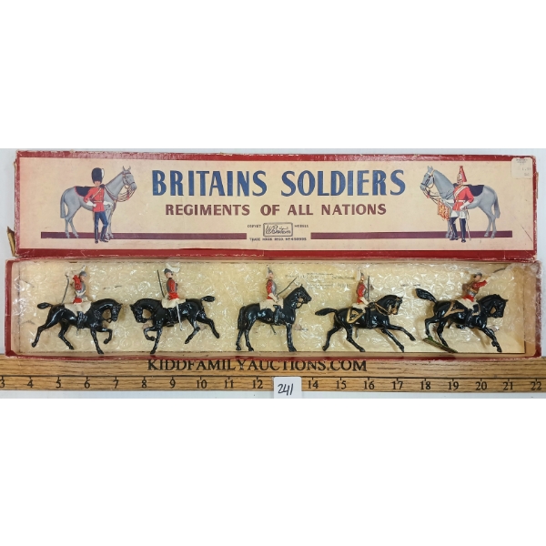 BRITAINS SOLDIERS LEAD FIGURES - NO. 2074 1ST KING'S DRAGOON GUARDS