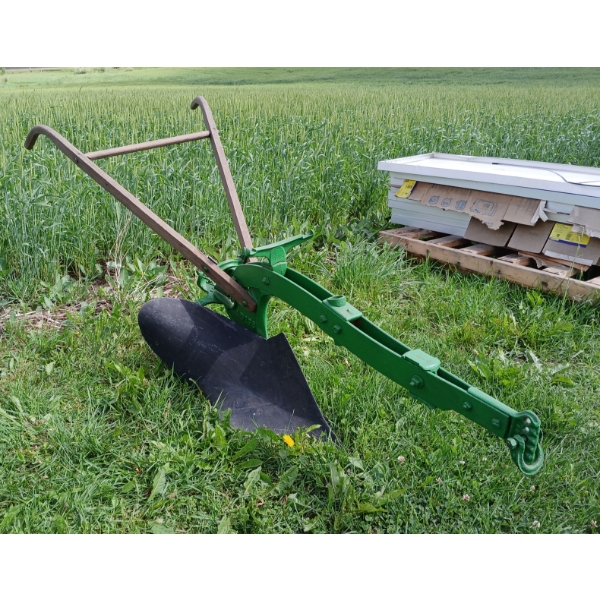 JOHN DEERE SYRACUSE ROLLOVER WALKING PLOW - NO 6 - HORSE DRWN