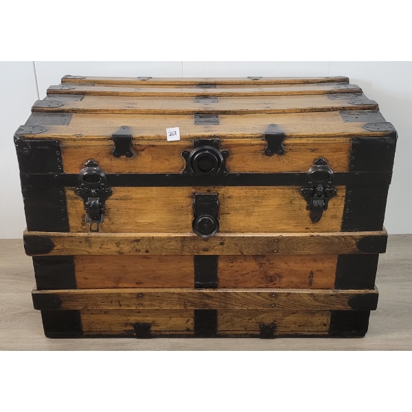STEAMER TRUNK