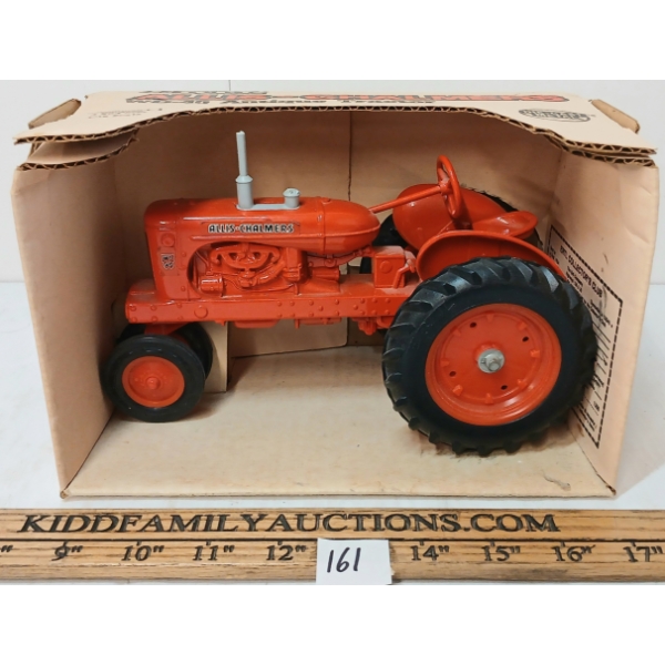 ERTL DIECAST ALLIS-CHALMERS WD-45 ANTIQUE TRACTOR
