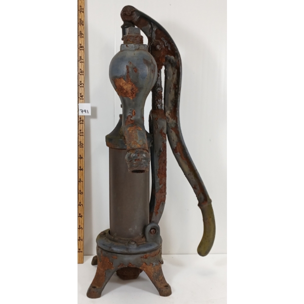 CAST IRON HAND WATER PUMP