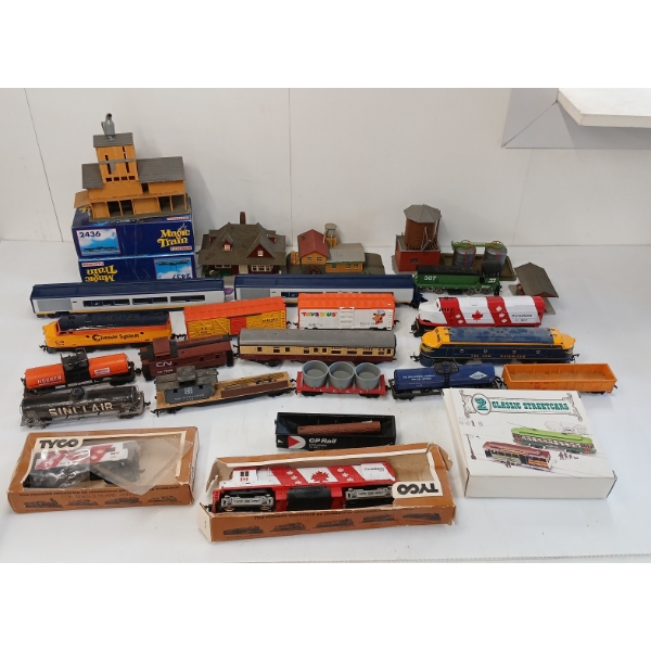 JOB LOT - HO MODEL TRAINS & TRACKSIDE ACCESSORIES