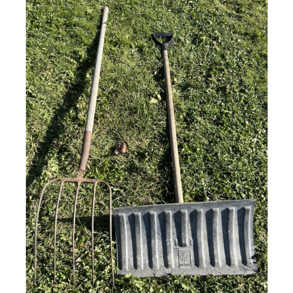 LOT OF 2 - HAY FORK & SNOW SHOVEL