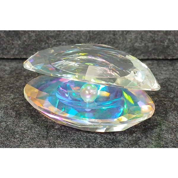 OLEG CASSINI IRIDESCENT CRYSTAL PEARL IN OYSTER