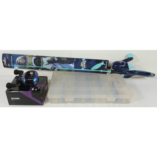 LOT OF 3 - SHAKESPEARE LIGHTYEAR FISHING ROD, PLANO TACKLEBOX STORAGE & PISCIFUN FISHING REEL