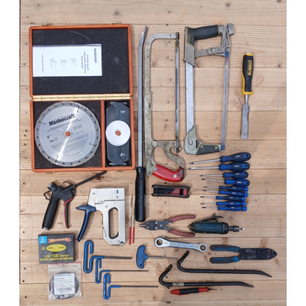 JOB LOT - INCL. HACK SAW, PRY BAR & STAPLER
