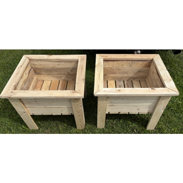 LOT OF 2 - NEW CEDAR/ SPRUCE PLANTERS