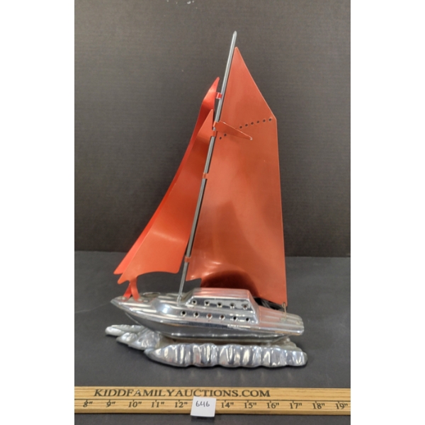 METAL SAILBOAT MOTIF LAMP