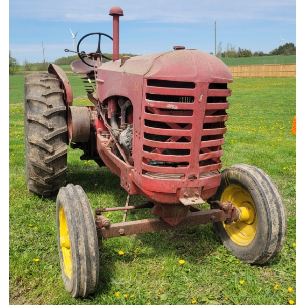 MASSEY HARRIS 33 TRACTOR - NO BATTERY - 1 NEW REAR TIRE