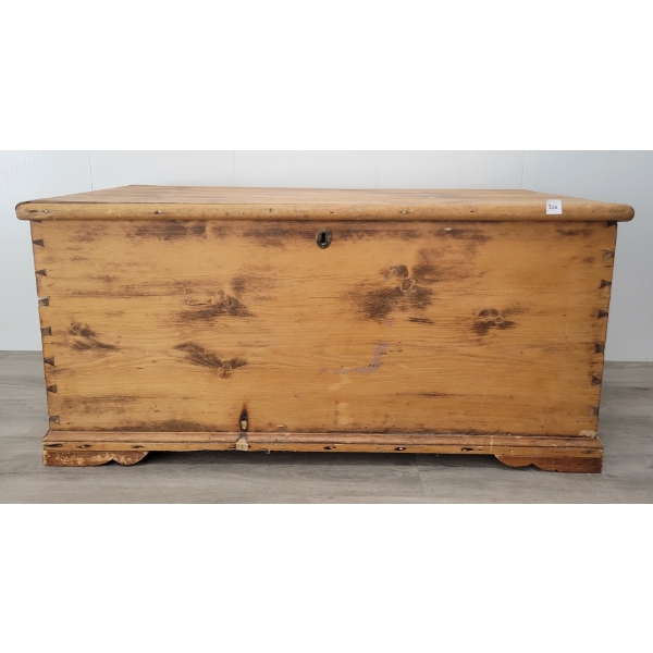 PINE DOVE-TAILED BLANKET CHEST