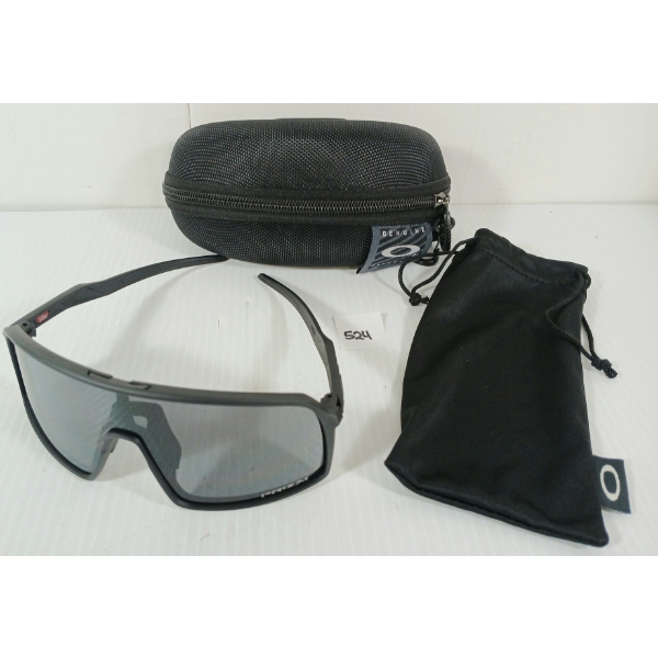 MEN'S OAKLEY SUNGLASSES - SUTRO - AS NEW