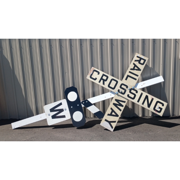 RAILROAD CROSSING SIGNS ON POST