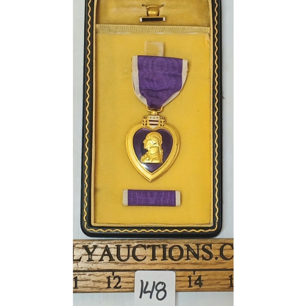 U.S. PURPLE HEART MILITARY MERIT MEDAL IN CASE - S. PIE