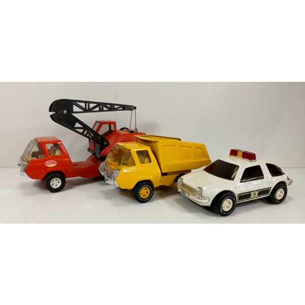 LOT OF 3 - TONKA PRESSED STEEL POLICE CAR & CONSTRUCTION VEHICLES