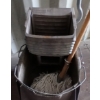 Image 2 : RUBBERMAID MOP & BUCKET