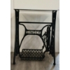 Image 2 : CAST IRON SINGER TREADLE W/ GLASS TABLE TOP