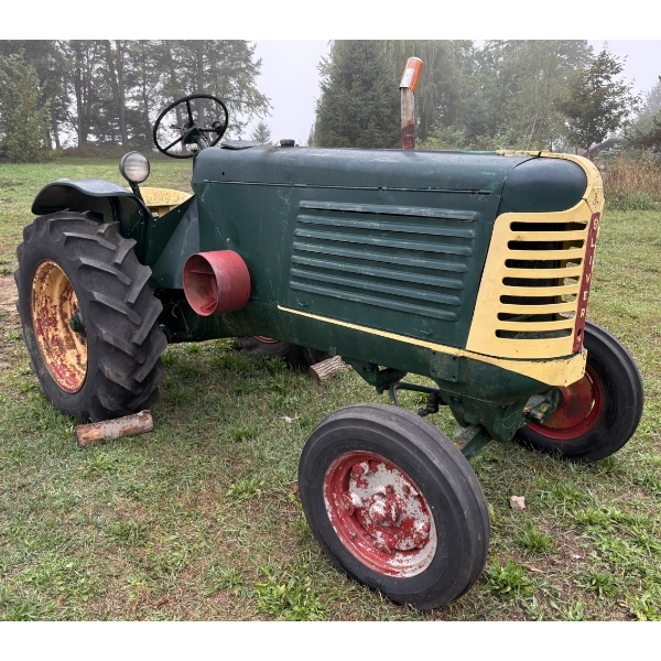 OLIVER TRACTOR MODEL 66 - SEIZED CONDITION