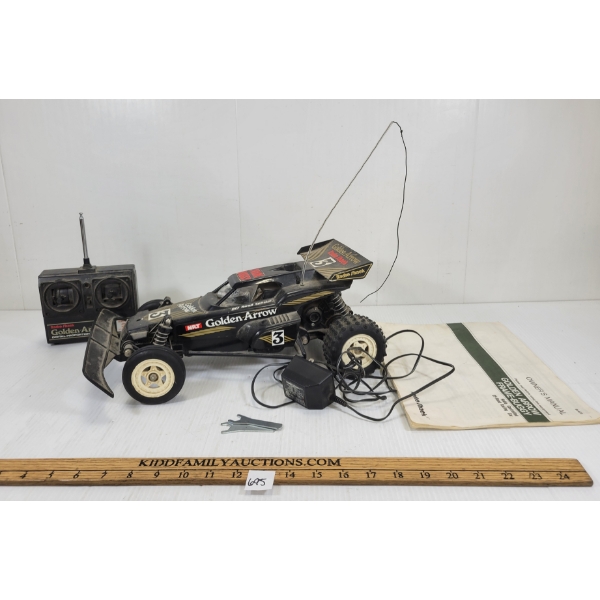 RADIOSHACK GOLDEN ARROW REMOTE CONTROL RACECAR