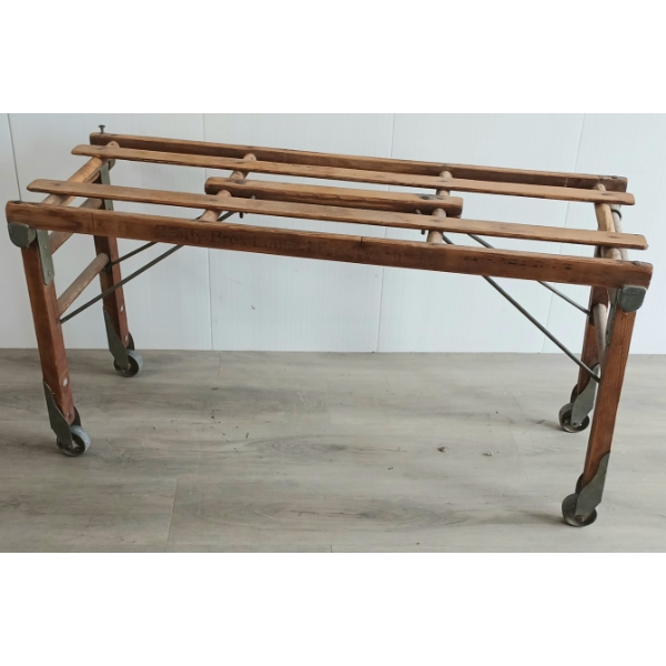 1923 BEATTY BRO'S FOLDING WASH STAND