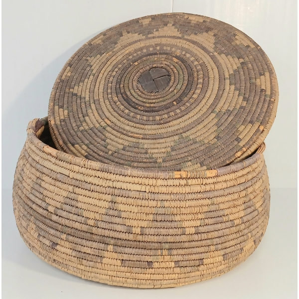 HAND-WOVEN RATTAN LIDDED BASKET