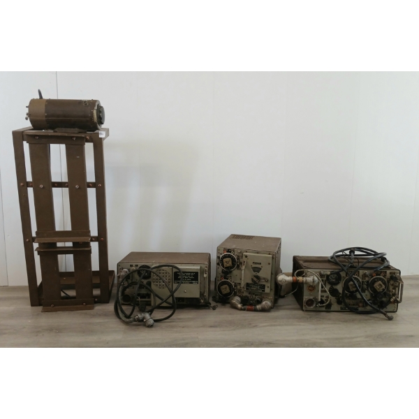 LOT OF 4 - WWII CDN WIRELESS SETS NO. 19 MK III, CDN AMPLIFIERS NO.19 & AERIAL VARIOMETER