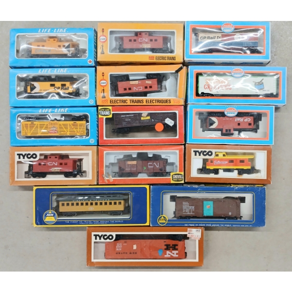 LOT OF 15 - HO MODEL TRAINS - TYCO, COX, LIFE-LIKE, BACHMANN, ETC