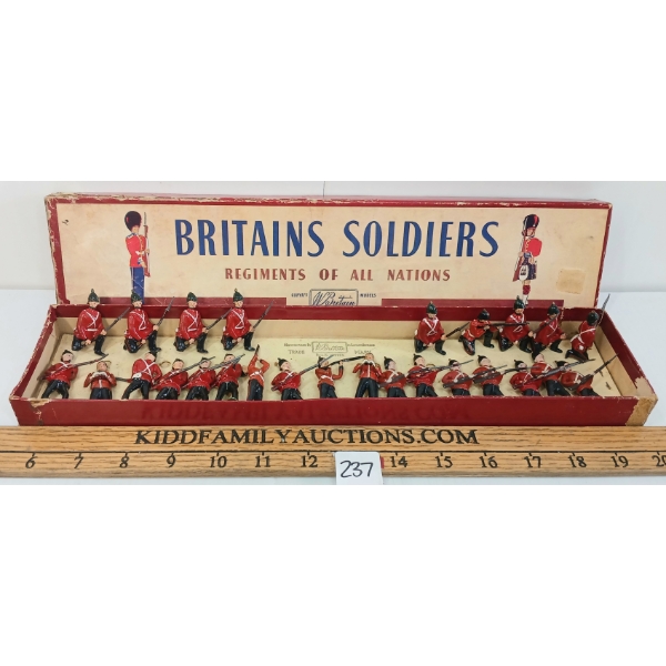 BRITAINS SOLDIERS LEAD FIGURES - NO. 17 THE SOMERSET LIGHT INFANTRY