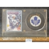 Image 1 : 1992 SCORE NHL TORONTO MAPLE LEAFS KENT MANDERVILLE HOCKEY CARD & PUCK - AUTOGRAPHED