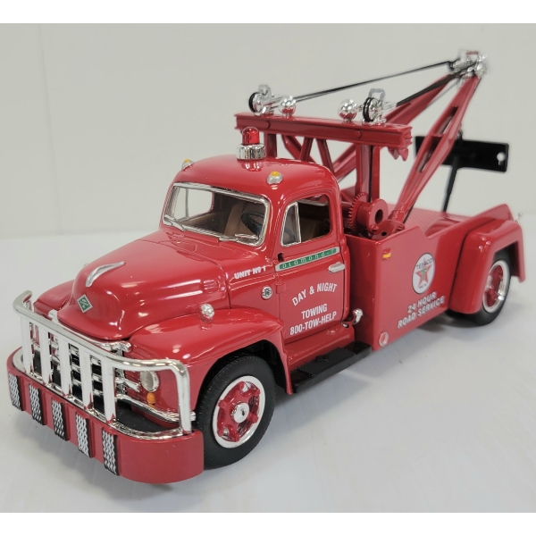 FIRST GEAR DIECAST 1955 TEXACO DIAMOND-T WRECKER 
