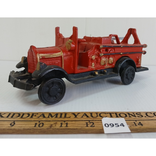 FIRETRUCK W/ LADDER - CAST IRON