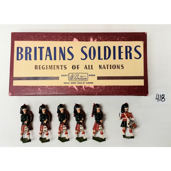 BRITAINS SOLDIERS LEAD FIGURES - NO. 2109 HIGHLAND BLACKWATCH PIPE BAND