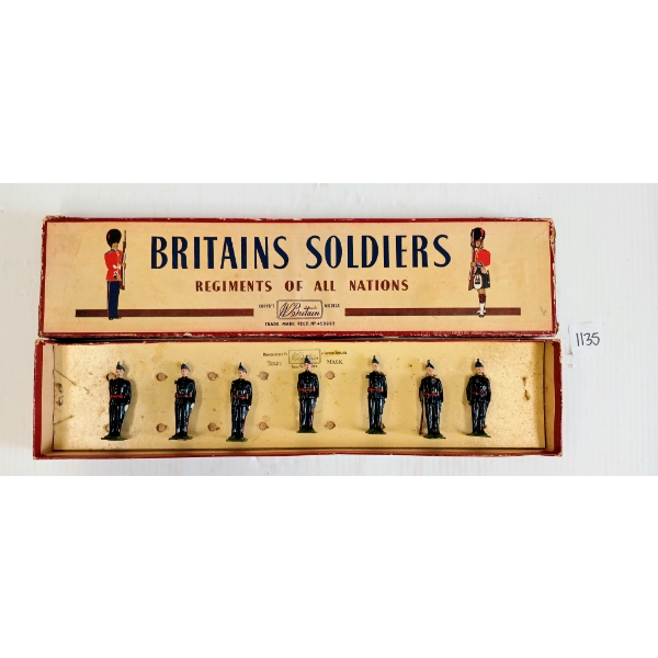 BRITAINS SOLDIERS LEAD FIGURES - NO. 2090 ROYAL IRISH FUSILIERS