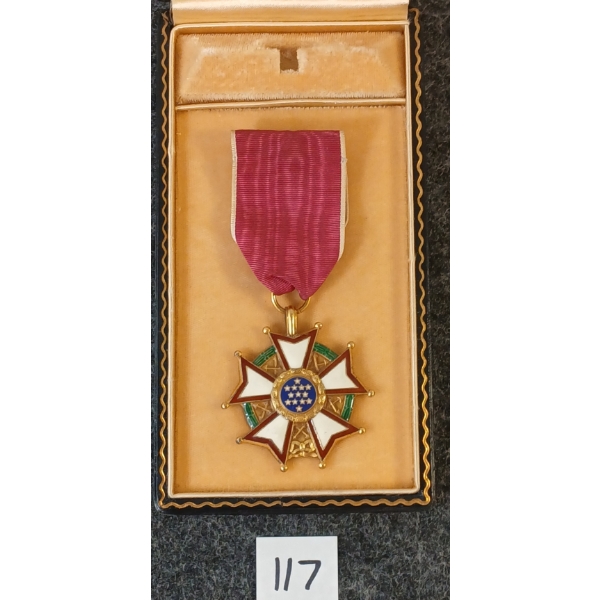 U.S. LEGION OF MERIT LEGIONNAIRE W/ CASE