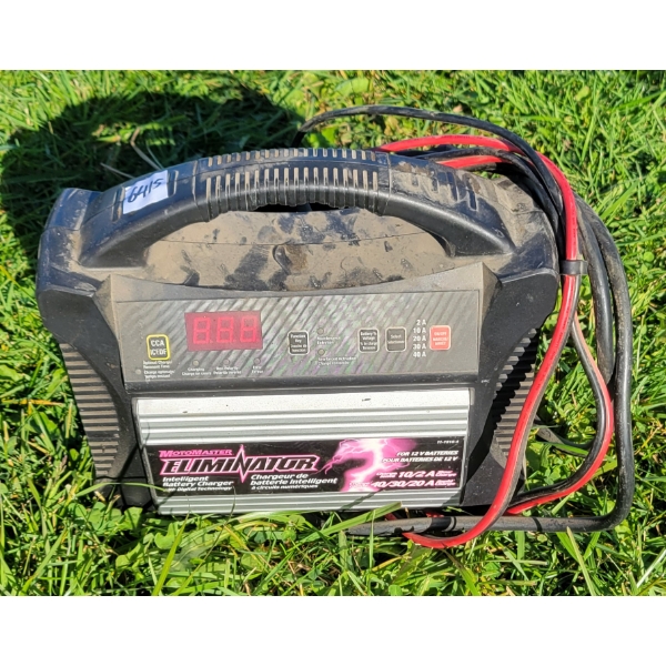 MOTOMASTER BATTERY CHARGER