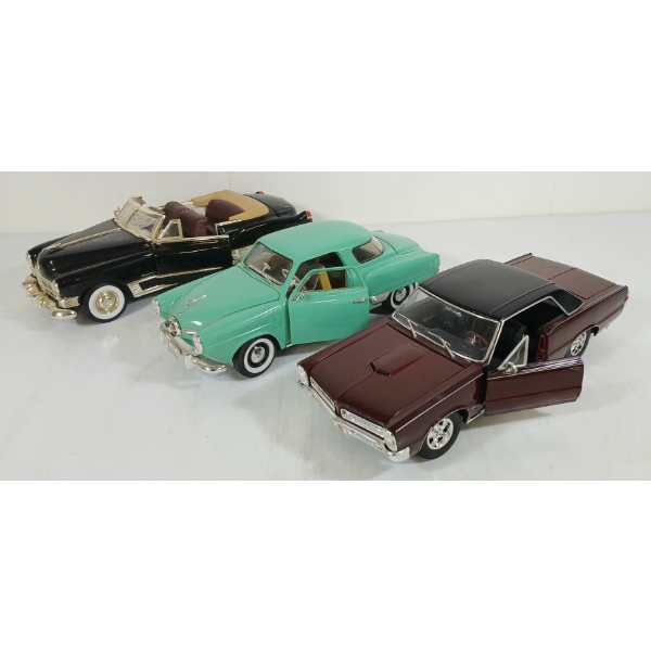 LOT OF 3 - ROAD LEGENDS DIECAST 1949 CADILLAC, MAISTO 1965 PONTIAC GTO & ROAD SIG. '50 STUDEBAKER